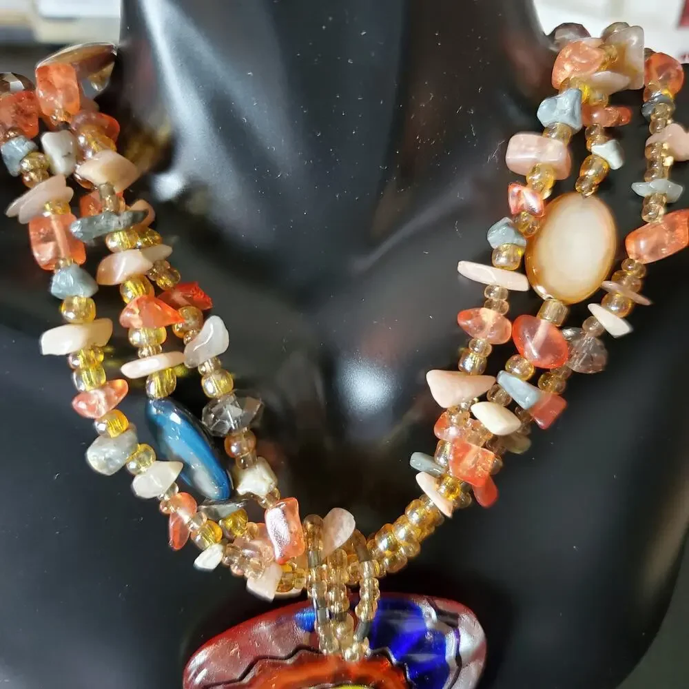 CJ Women Multilayered Glass Bead Resin Swirl Design Textured Pendant Necklace - Picture 4 of 9